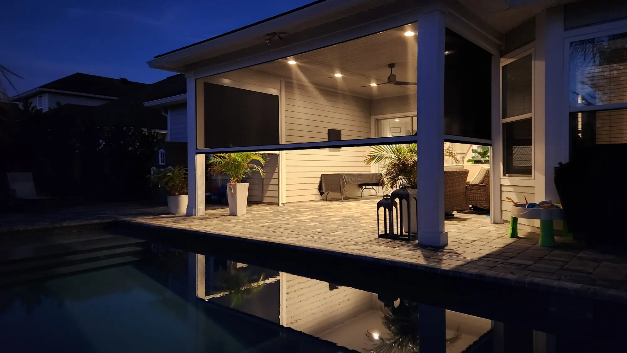 The Complete Retractable Screen Guide for Florida Homes